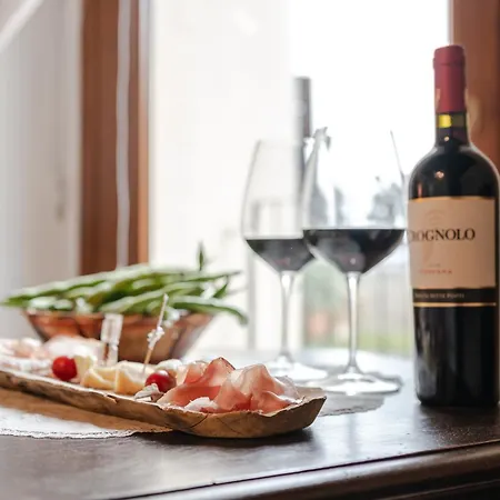 Апартаменты La Finestra Sul Borgo Dimora Storica