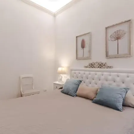 Апартаменты La Finestra Sul Borgo Dimora Storica