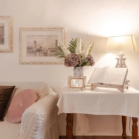 Апартаменты La Finestra Sul Borgo Dimora Storica *